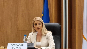 Κύπρος: Fake news και απειλές καταγγέλλει η πρόεδρος της Βουλής
