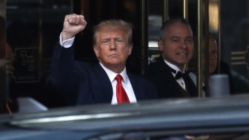 Ο Ντόναλντ Τράμπ στο δικαστήριο του Μανχάταν: «Είναι σουρεαλιστικό, ουάου, θα με συλλάβουν»