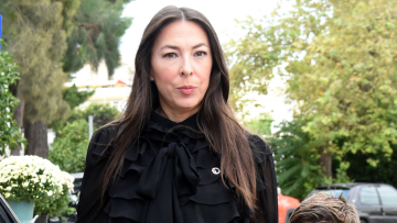 Αλίκη Κατσαβού: «Κάποιοι νομίζουν ότι έχω μεγάλη περιουσία, αλλά εγώ βιοπορίζομαι από την τέχνη μου»