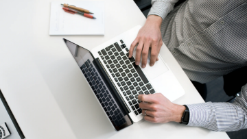 ΔΥΠΑ: Χιλιάδες άνεργοι με ψηφιακές και «πράσινες» δεξιότητες είδαν 1.000 ευρώ στους λογαριασμούς τους