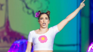 Αντιγόνη Ψυχράμη: «Πέθανε ο πατέρας μου και το βράδυ πήγα κι έπαιξα στο θέατρο»