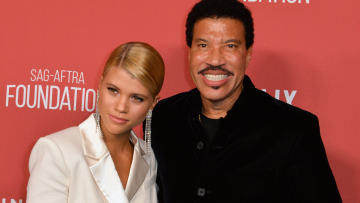 Σοφία Ρίτσι: Φωτογραφίες από τον γάμο της - Η στιγμή που τη συνοδεύει ο πατέρας της, Λάιονελ