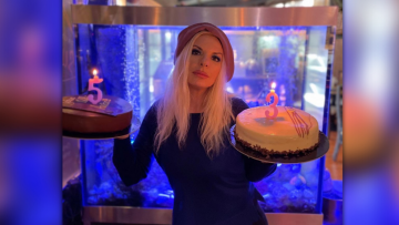 Αννίτα Πάνια: Έγινε 53 και το γιόρτασε με τον Νίκο Καρβέλα και τον γιο τους - Δείτε φωτογραφίες