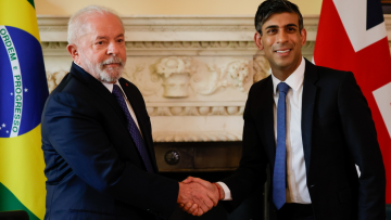 Βραζιλία - Αμαζόνιος: Δεσμεύσεις για την προστασία του από τον Βασιλιά Κάρολο, τον Σούνακ και τον πρόεδρο Λούλα