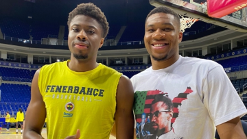 Γιάννης Αντετοκούνμπο: Στην προπόνηση της Φενέρ στην Πόλη 