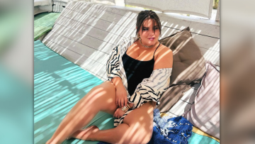 Δανάη Μπάρκα: Με μαγιό στις Κιτριές Μεσσηνίας - Δείτε φωτογραφίες