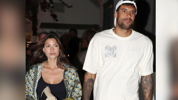 Γιώργος Πρίντεζης - Στέλλα Κωστοπούλου: Η βόλτα τους στα σοκάκια της Μυκόνου - Δείτε φωτογραφίες