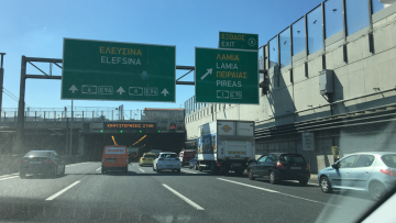 Κίνηση στους δρόμους: 20λεπτες καθυστερήσεις στην Αττική Οδό - Live η κυκλοφορία