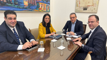 Επαφές Κεραμέως με τα κόμματα για την ψήφο των αποδήμων - «Όχι» από τον ΣΥΡΙΖΑ 