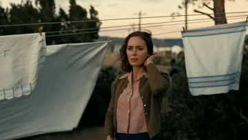 Έμιλι Μπλαντ για τον ρόλο της Κάθριν Οπενχάιμερ: «Είναι ψυχρή απέναντι σε απαρηγόρητα μωράκια»