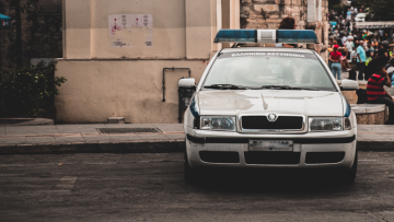 Στο σασί νταλίκας έκρυβε εκατοντάδες λαθραία πακέτα τσιγάρων