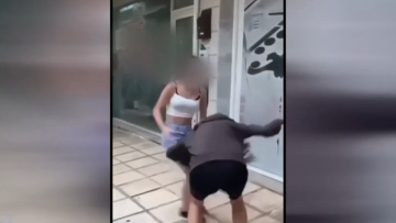 Συγκλονιστικά βίντεο: Ανήλικοι διαπομπεύουν θύματα ξυλοδαρμού και bullying στο Tik Tok