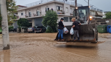 Κακοκαιρία «Daniel» - Θεσσαλία: Πέφτει η στάθμη των υδάτων, άνοιξε η εθνική οδός, αγωνία για τους υγειονομικούς κινδύνους