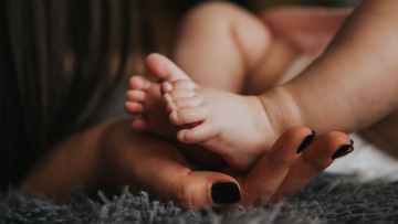 Επίδομα μητρότητας: Πότε θα καταβληθεί στους δικαιούχους
