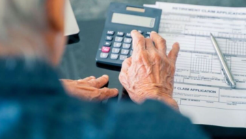 Για ταχύτερη έκδοση συντάξεων μίλησε η υφυπουργός Εργασίας Άννα Ευθυμίου - Δεν αλλάζουν τα όρια ηλικίας συνταξιοδότησης