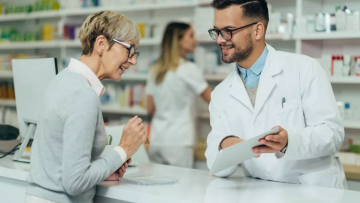 Γιατρός ή φαρμακοποιός; Σε ποιον εμβολιάζονται οι Έλληνες με το εμβόλιο της γρίπης