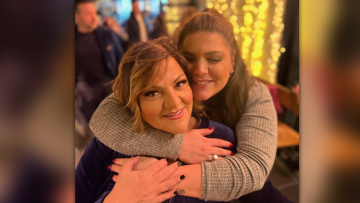 Βίκυ Σταυροπούλου σε Δανάη Μπάρκα: «Θα είμαι πάντα δίπλα σου να σε καμαρώνω»