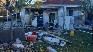Διαρροή υγραερίου προκάλεσε έκρηξη σε σπίτι στα Τρίκαλα - Τραυματίστηκε σοβαρά ένας ηλικιωμένος 