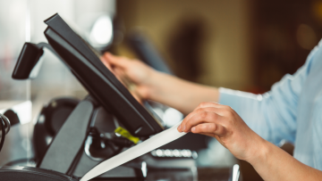 Σύνδεση ταμειακών μηχανών με POS: Εντός χρονοδιαγραμμάτος η διασύνδεσή τους  - Ποιοι θα λάβουν e-mail