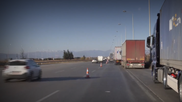 Καιρός - Κακοκαιρία Avgi: Τουλάχιστον 50 νταλίκες σταμάτησαν στα διόδια Μαλγάρων - Αντιδρούν οι οδηγοί 