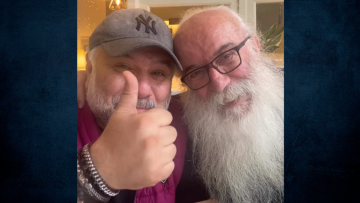 Γρηγόρης Αρναούτογλου: H συνάντησή του με τον παπά ΠΑΟΚ σε βίντεο