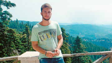 Οι γονείς καταγγέλλουν: Στρατιώτης πέθανε μετά  από εγχείρηση θυρεοειδούς 