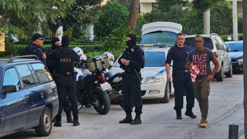 Γλυφάδα: Είχε κακοποιήσει ξανά τη γυναίκα του ο άντρας που αυτοκτόνησε - Το τροχαίο και οι σακούλες με ναρκωτικά