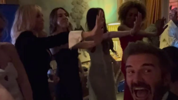 Bικτόρια Μπέκαμ: Έκλεισε τα 50 - Ο χορός με τις Spice Girls και η αγκαλιά του Ντέιβιντ Μπέκαμ