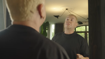 Γιώργος Μαζωνάκης: Κάνει επικό πρόμο για τη συναυλία των Rammstein στην Αθήνα τραγουδώντας Du Hast