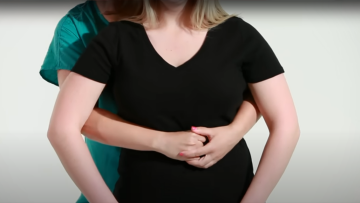 Μαθητής έσωσε με λαβή Χάιμλιχ γυναίκα που παραλίγο να πνιγεί από γαρίδα σε εστιατόριο στη Θεσσαλονίκη
