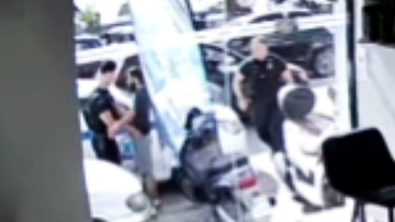 Πειραιάς: Βίντεο ντοκουμέντο από τη σύλληψη του Τούρκου που σκόρπισε τον θάνατο στο super market