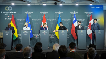 Ελβετία - Κοινό ανακοινωθέν της Συνόδου: Οι διαπραγματεύσεις για ένα ειρηνευτικό σχέδιο πρέπει να περιλαμβάνουν τη Ρωσία