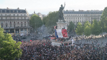 Γαλλικές εκλογές: Πανηγυρικό το κλίμα στην  Place de la République - Δείτε βίντεο 