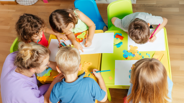 Πρόγραμμα «Αθηνά» ύψους 37 εκατ. ευρώ για την ενεργειακή αναβάθμιση νηπιαγωγείων και δημοτικών σχολείων