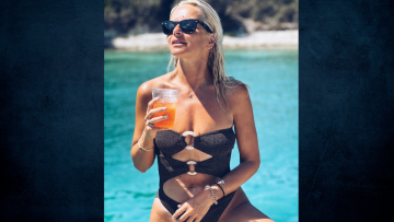 Μαρία Μπεκατώρου: Συνεχίζει τις διακοπές και ποζάρει με το καφέ μαγιό της στον φακό