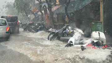 Κακοκαιρία Atena: Έπληξε και την Αττική - «112» σε Αν. Μακεδονία, Θράκη και νησιά Βορείου Αιγαίου - 15.000 κεραυνοί από το πρωί