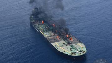 Ερυθρά θάλασσα: Έσβησαν και οι 18 εστίες φωτιάς στο δεξαμενόπλοιο «Sounion» - Το τάνκερ ρυμουλκείται προς το Σουέζ