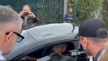 Ρόμα: Οι οπαδοί πήραν στο κυνήγι τον αρχηγό της ομάδας Πελεγκρίνι μετά την απόλυση του Ντε Ρόσι - Δείτε βίντεο