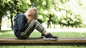 Βία ανηλίκων: Μητέρα κατήγγειλε τον ξυλοδαρμό του 4χρονου γιου της από 5χρονους - Του έσπασαν τα δόντια