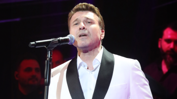 Γιάννης Πλούταρχος: Μηνύει εμμονική θαυμάστρια - Είχε επηρεαστεί από το ερωτικό του ρεπερτόριο, απαντά η δικηγόρος της