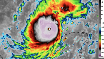 ΗΠΑ: Ο τυφώνας «Μίλτον» εξασθένησε ελαφρώς και έπεσε οριακά στην «κατηγορία 4»