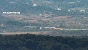 Τεταμένη η κατάσταση στην Κορέα: Η Πιονγκγιάνγκ ανατίναξε δρόμους στα σύνορα - Με πυρά απάντησε η Σεούλ