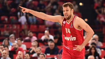 Ολυμπιακός: Ο Βεζένκοφ άφησε πίσω του Μίντλετον, Πάσπαλι και Μπέρι γράφοντας «ερυθρόλευκη» ιστορία με τη Μπάγερν