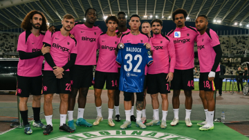  Σπουδαία κίνηση από την Τσέλσι - Τύπωσε φανέλα  με το όνομα του Μπάλντοκ και την έδειξαν οι παίκτες της στο ΟΑΚΑ - Φωτογραφία 