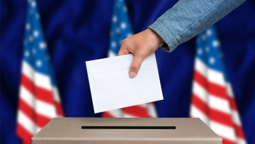 Εκλογές στις ΗΠΑ: Οι Αμερικανοί ψηφίζουν για πρόεδρο, αμβλώσεις, σερίφηδες, δικαστές και τη... σημαία του Μέιν