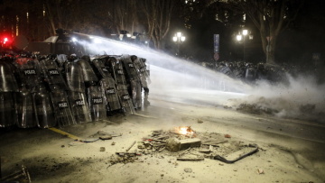 Γεωργία: Χιλιάδες πολίτες διαδηλώνουν κατά της φιλορωσικής στροφής της κυβέρνησης