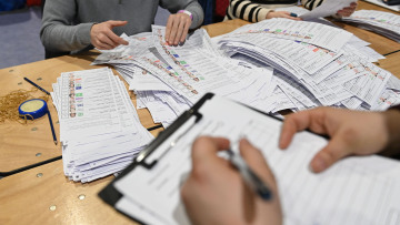 Εκλογές στην Ιρλανδία: Η κεντροδεξιά οδεύει να παραμείνει κυβέρνηση