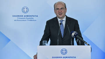 Χατζηδάκης: Θα ήταν πολιτικά βλακώδες να κάνουμε συγκάλυψη στα Τέμπη