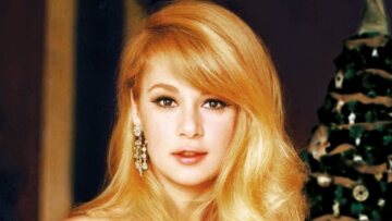 Αλίκη Βουγιουκλάκη: Η αδημοσίευτη φωτογραφία από κοπή πίτας το 1975