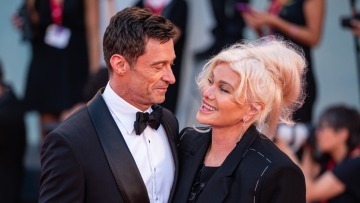 Η Ντεμπόρα-Λι Φέρνες σκέφτεται να επιστρέψει στην Αυστραλία μετά το δύσκολο διαζύγιο από τον Χιου Τζάκμαν